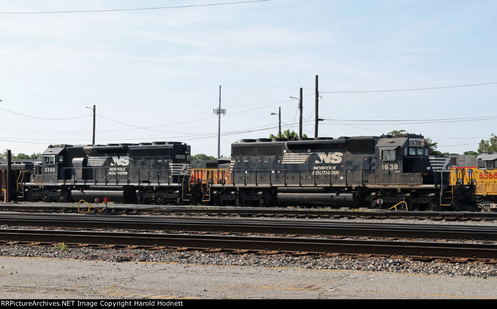 NS 1638 & 3350 work the yard